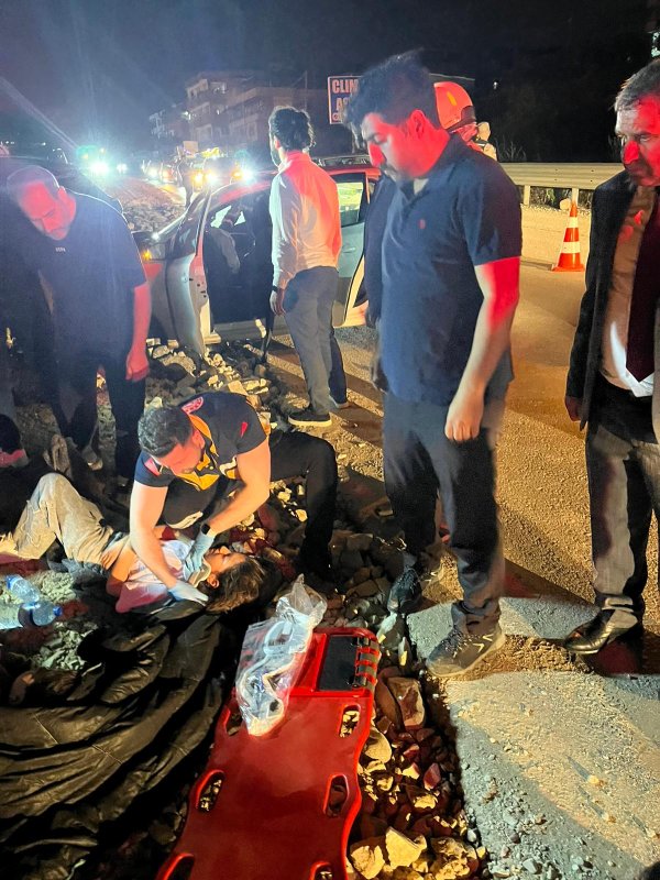 SAMANDAĞ’DA TRAFİK KAZASI: 4 YARALI