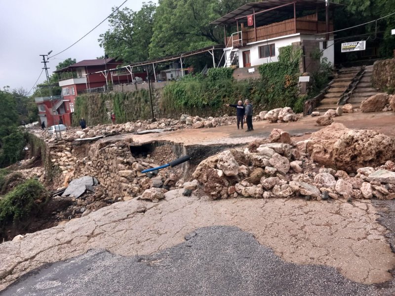 SAMANDAĞ’DA SELİN İZLERİ SİLİNMEYİ BEKLİYOR
