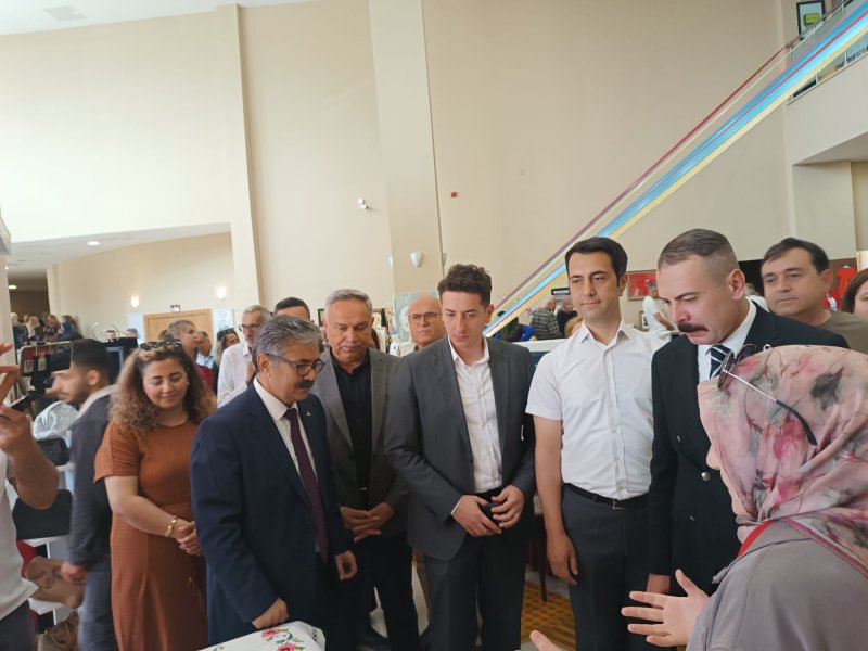 ERZİN HALK EĞİTİM MERKEZİNDE YIL SONU EL EMEĞİ SERGİSİ AÇILDI