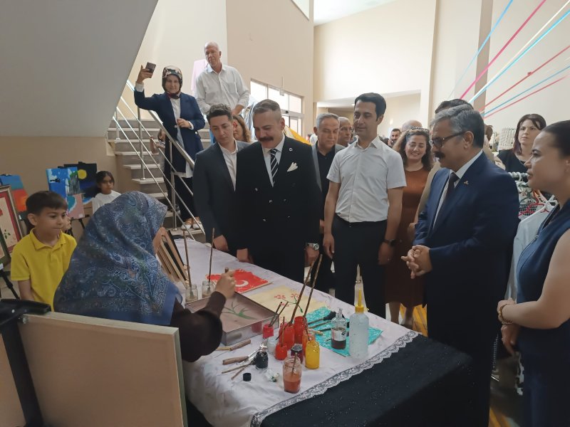 ERZİN HALK EĞİTİM MERKEZİNDE YIL SONU EL EMEĞİ SERGİSİ AÇILDI