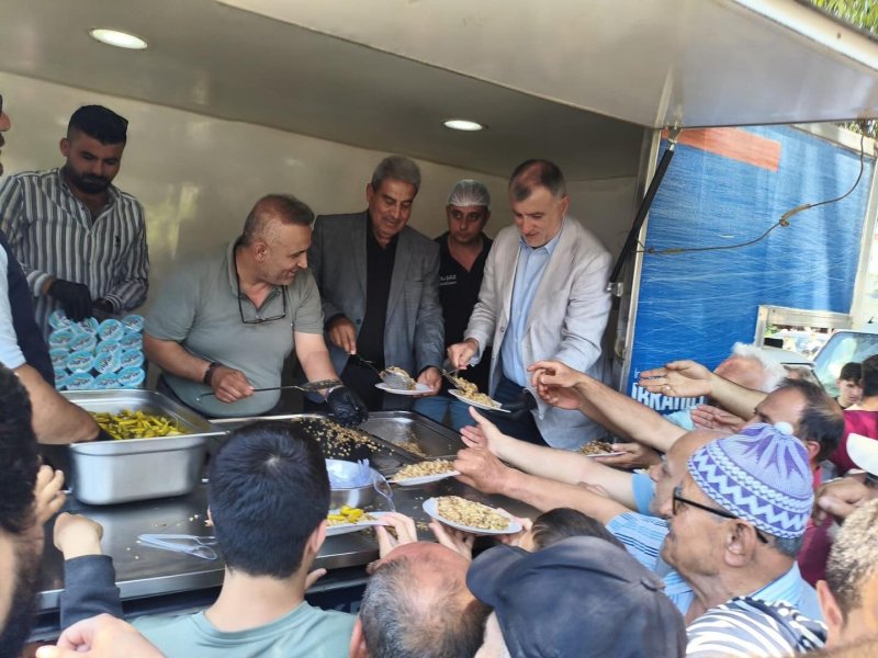 TOKİ CAMİİ'NDE CUMA SONRASI AŞ İKRAMI YAPILDI