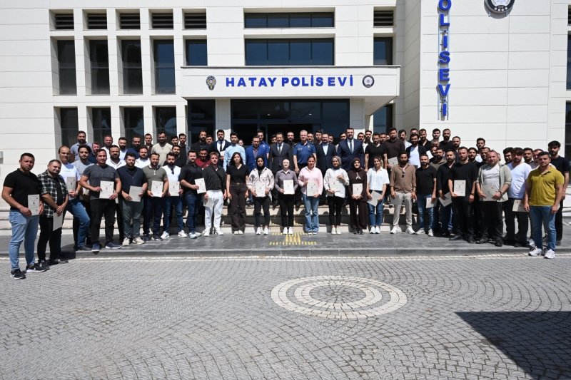 BAŞARILI EMNİYET PERSONELİNE ÜSTÜN BAŞARI BELGESİ
