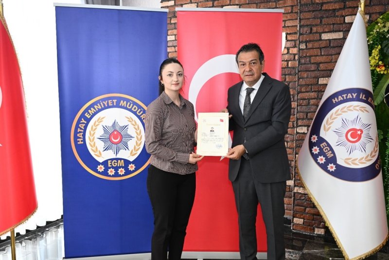 BAŞARILI EMNİYET PERSONELİNE ÜSTÜN BAŞARI BELGESİ
