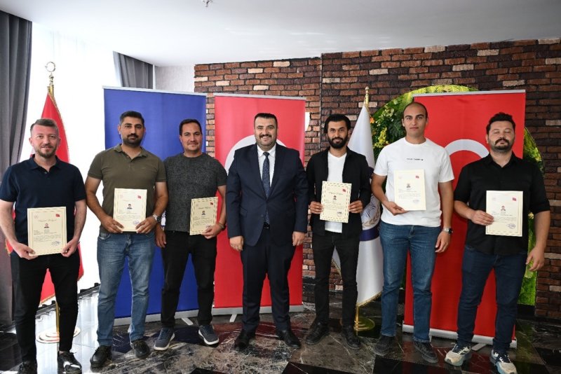 BAŞARILI EMNİYET PERSONELİNE ÜSTÜN BAŞARI BELGESİ
