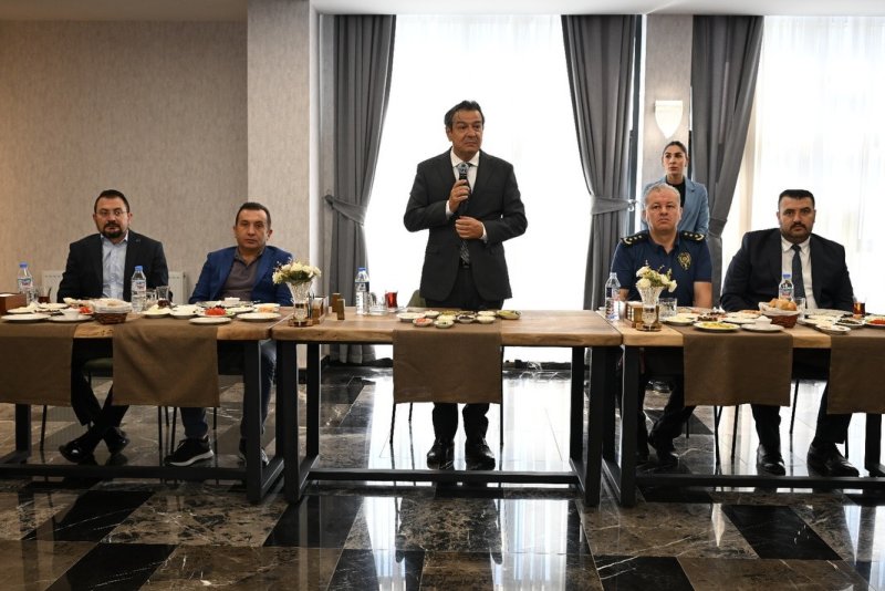 BAŞARILI EMNİYET PERSONELİNE ÜSTÜN BAŞARI BELGESİ