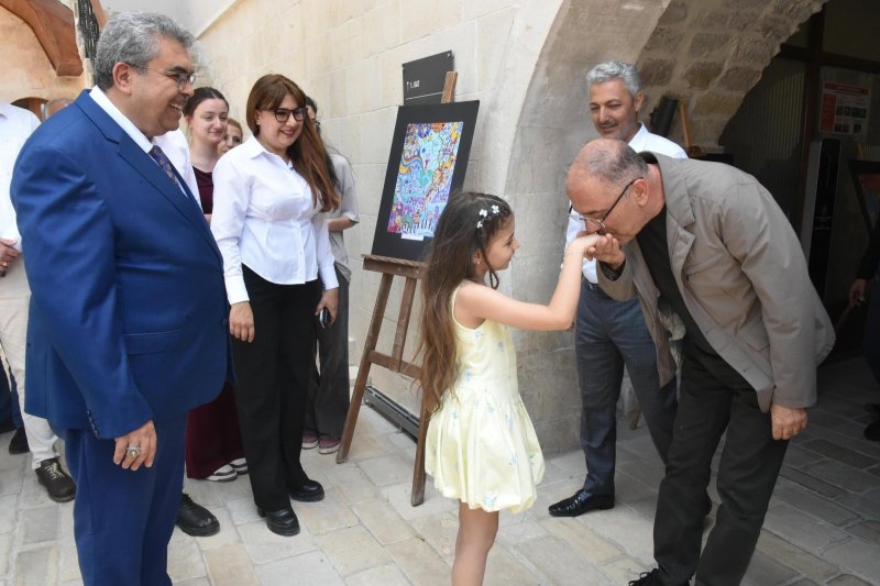 ASYA ALYANAK’IN RESİM SERGİSİ SANATSEVERLERLE BULUŞTU