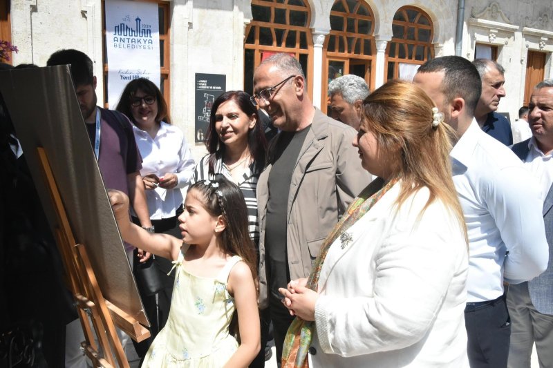 ASYA ALYANAK’IN RESİM SERGİSİ SANATSEVERLERLE BULUŞTU