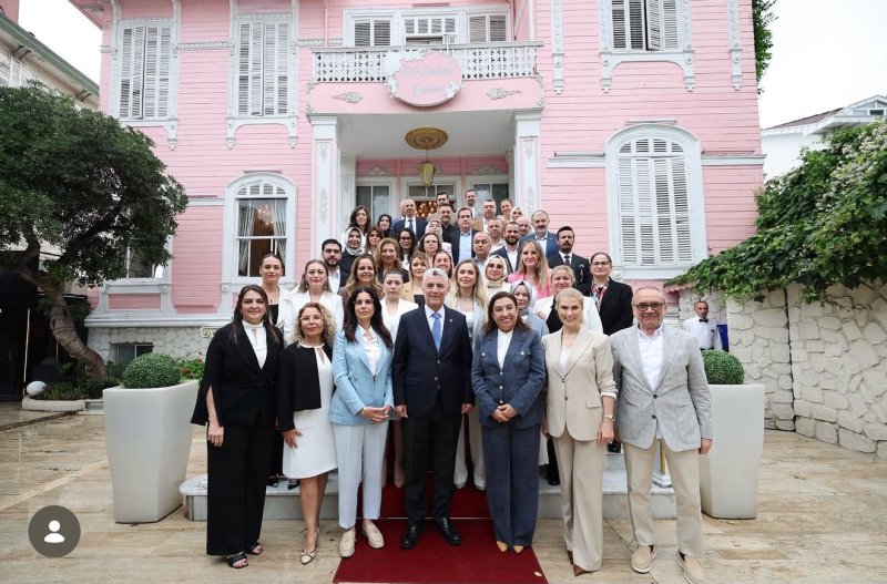 HATAYLI İŞ KADINI FATMA ÖNLEN USİKAD ZİRVESİNE KATILDI