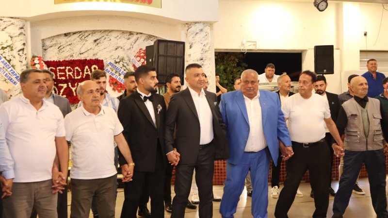 SERDAR ÖZYURT, ACAR VE YAZAR AİLELERİNİN MUTLULUĞUNA ORTAK OLDU