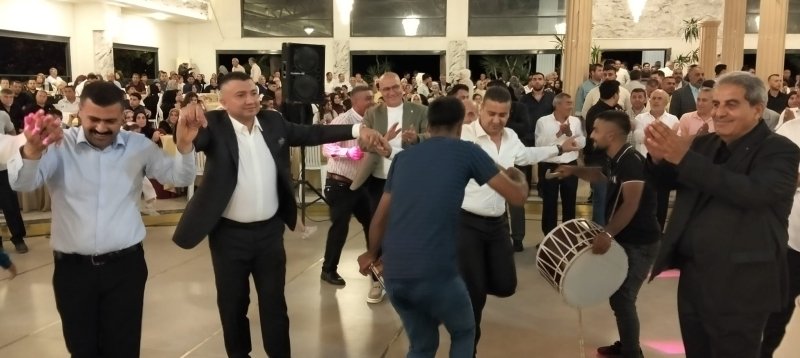 SERDAR ÖZYURT, ACAR VE YAZAR AİLELERİNİN MUTLULUĞUNA ORTAK OLDU