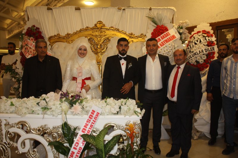 SERDAR ÖZYURT, ACAR VE YAZAR AİLELERİNİN MUTLULUĞUNA ORTAK OLDU
