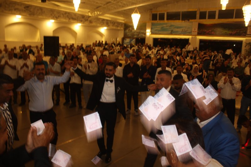 SERDAR ÖZYURT, ACAR VE YAZAR AİLELERİNİN MUTLULUĞUNA ORTAK OLDU
