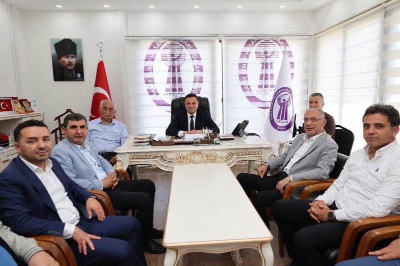 AK PARTİLİLERDEN BAŞKAN YILMAZ'A ZİYARET
