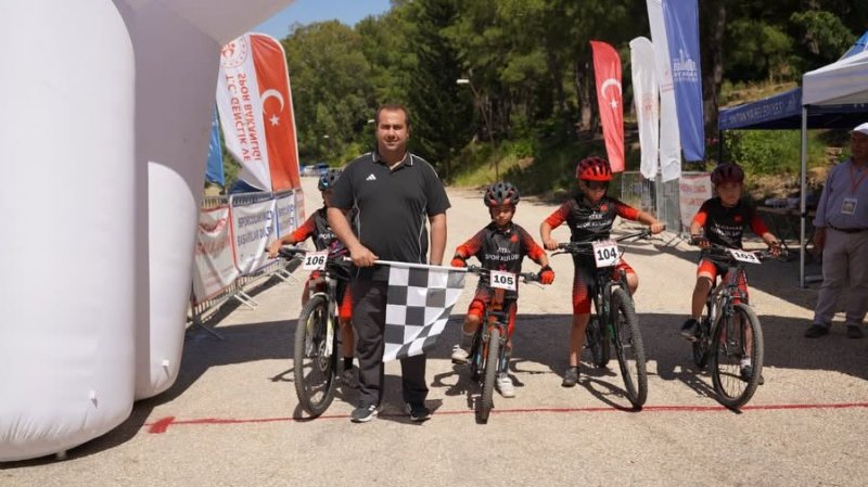 YAPAR: GENÇLERİMİZİN SPOR HEYECANINA ORTAK OLDUK