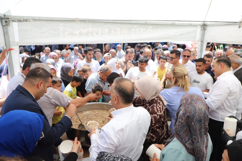 ALTINÖZÜ’NDE AŞURE İKRAMI GERÇEKLEŞTİRİLDİ