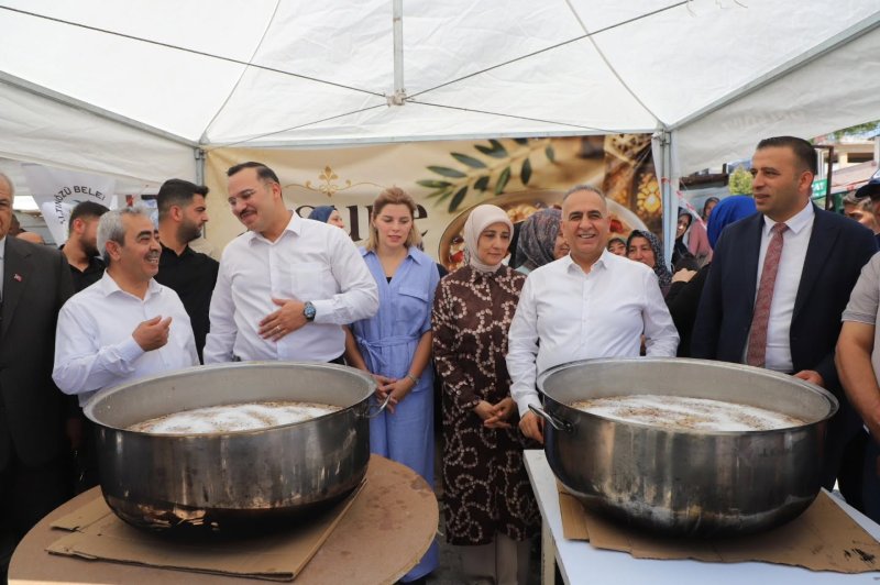 ALTINÖZÜ’NDE AŞURE İKRAMI GERÇEKLEŞTİRİLDİ