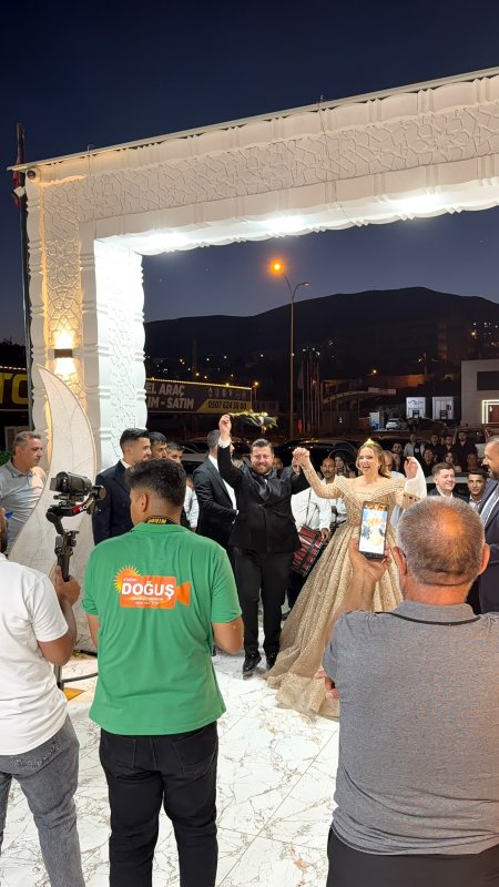 DİLLERE DESTAN DÜĞÜNDE MUTLULUĞA "EVET" DEDİLER