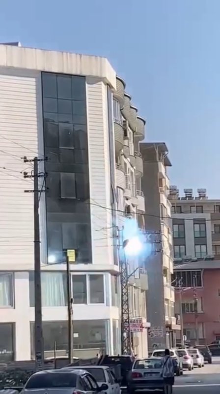 Hatay'da aşırı sıcaklarla birlikte elektrik hattında art arda patlamalar yaşandı