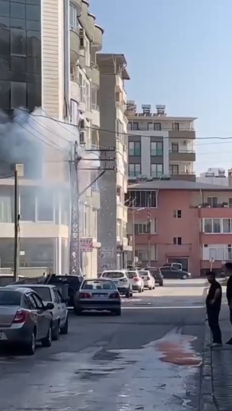 Hatay'da aşırı sıcaklarla birlikte elektrik hattında art arda patlamalar yaşandı