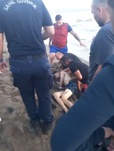 Serinlemek için denize giren 20 yaşındaki genç hayatını kaybetti