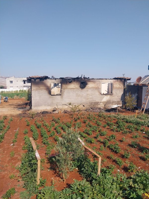 Müstakil ev alevlere teslim oldu