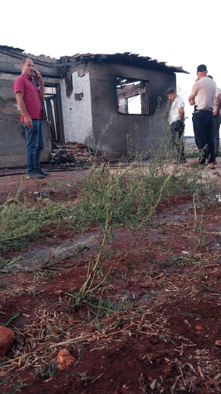 Müstakil ev alevlere teslim oldu