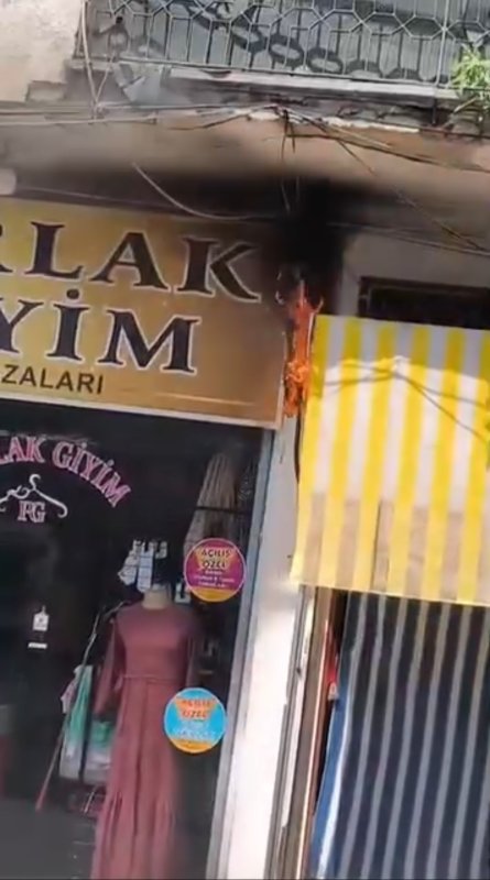 Elektrik tesisatındaki patlama paniğe neden oldu