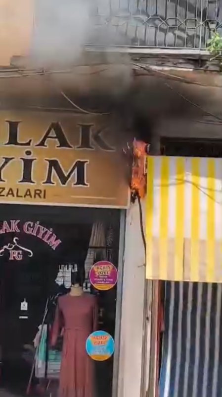 Elektrik tesisatındaki patlama paniğe neden oldu