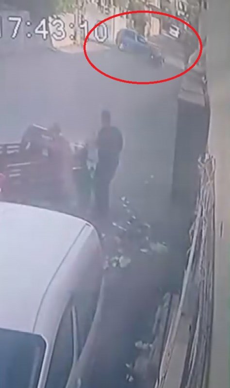 Reyhanlıda otomobille çarpışan motosikletli metrelerce savruldu