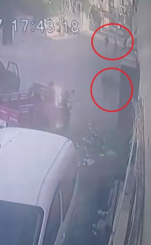 Reyhanlıda otomobille çarpışan motosikletli metrelerce savruldu