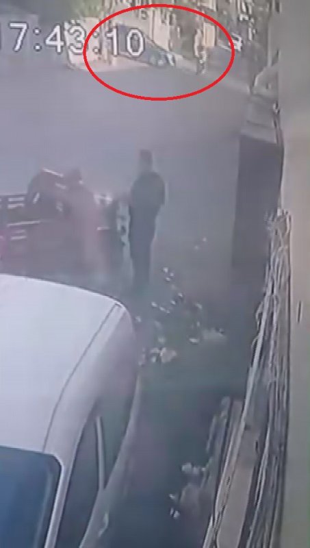 Reyhanlıda otomobille çarpışan motosikletli metrelerce savruldu