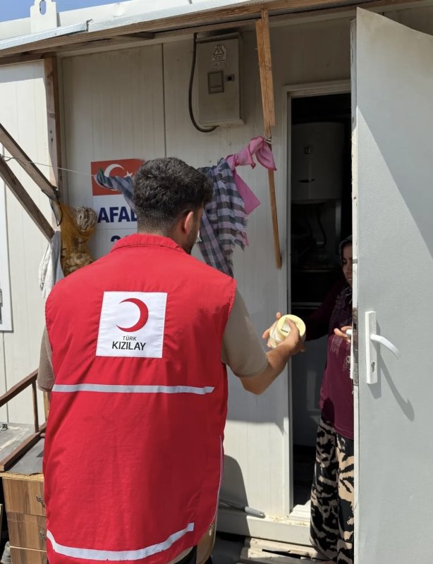 Kızılay'dan konteyner kentteki depremzedelere kahvaltılık desteği