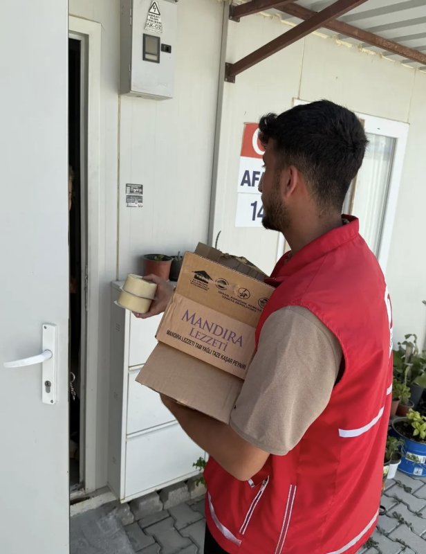 Kızılay'dan konteyner kentteki depremzedelere kahvaltılık desteği