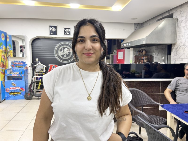 Dükkan kapanmadan önce duyulan ‘miyavlama’ sesi yavru kedinin hayatını kurtardı