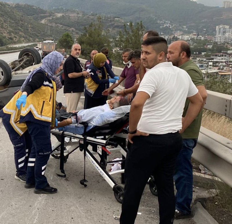 Hatay'da otomobil takla attı: 4 yaralı