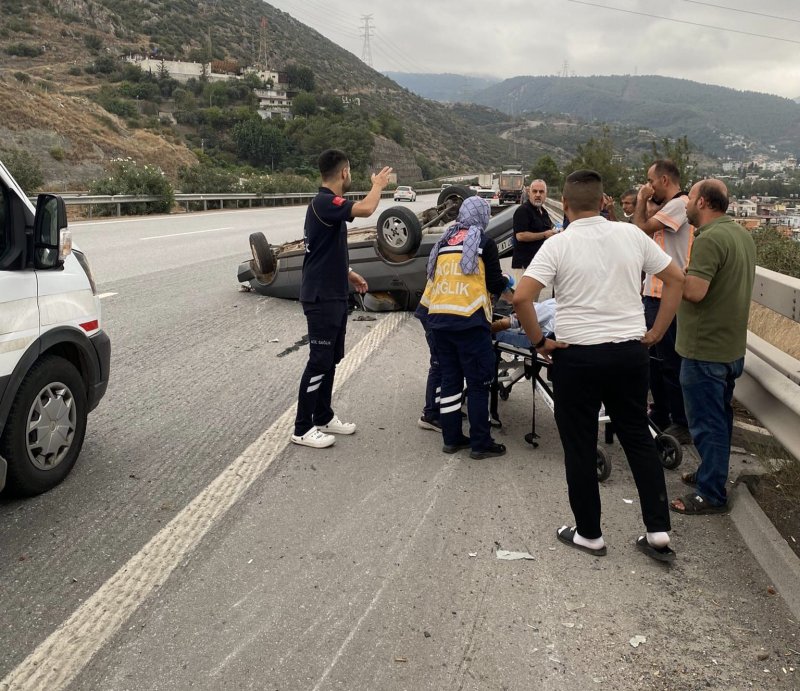 Hatay'da otomobil takla attı: 4 yaralı