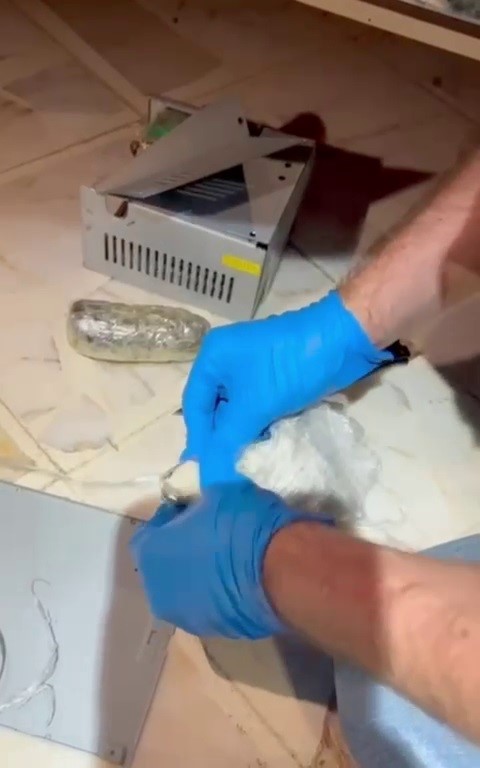 HATAY (İHA) - Hatay'da bir şahsın ikametinde yapılan aramada bilgisayar fanı içerisine gizlenmiş uyuşturucu ele geçirildi.