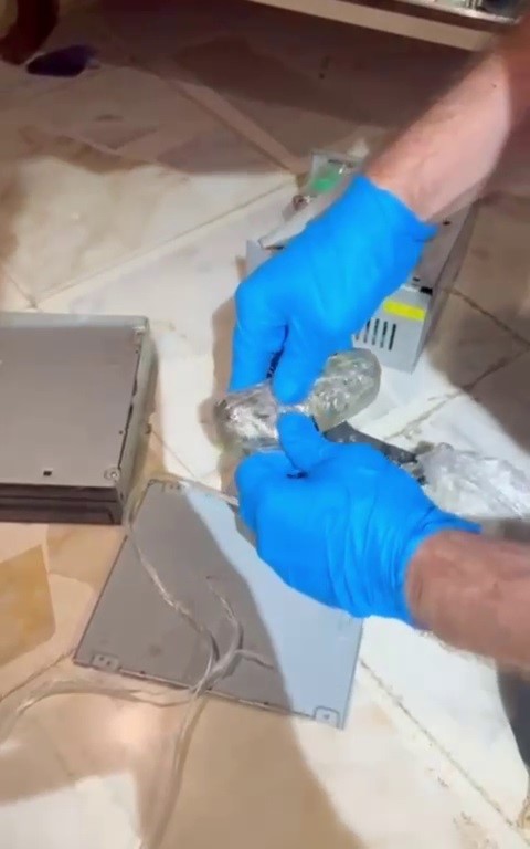 HATAY (İHA) - Hatay'da bir şahsın ikametinde yapılan aramada bilgisayar fanı içerisine gizlenmiş uyuşturucu ele geçirildi.