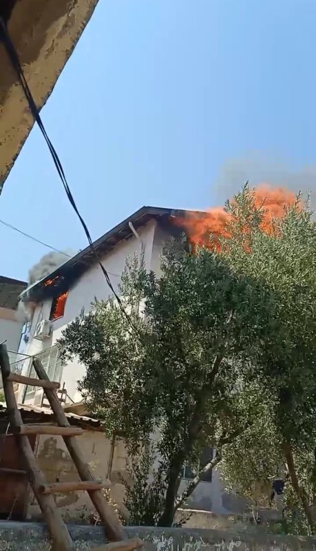 Hatay'da ev yangını: Anne kurtarılırken, 3 yaşındaki çocuk hastaneye kaldırıldı