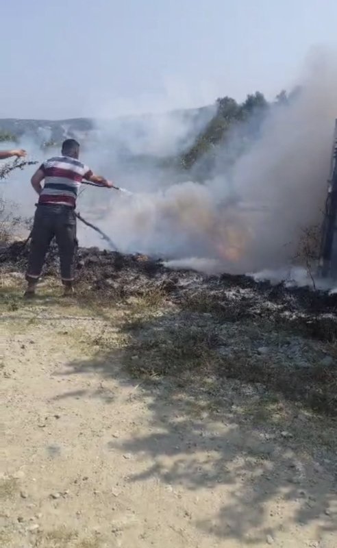 Hatay'da sıcaktan kopan elektrik teli yangına neden oldu