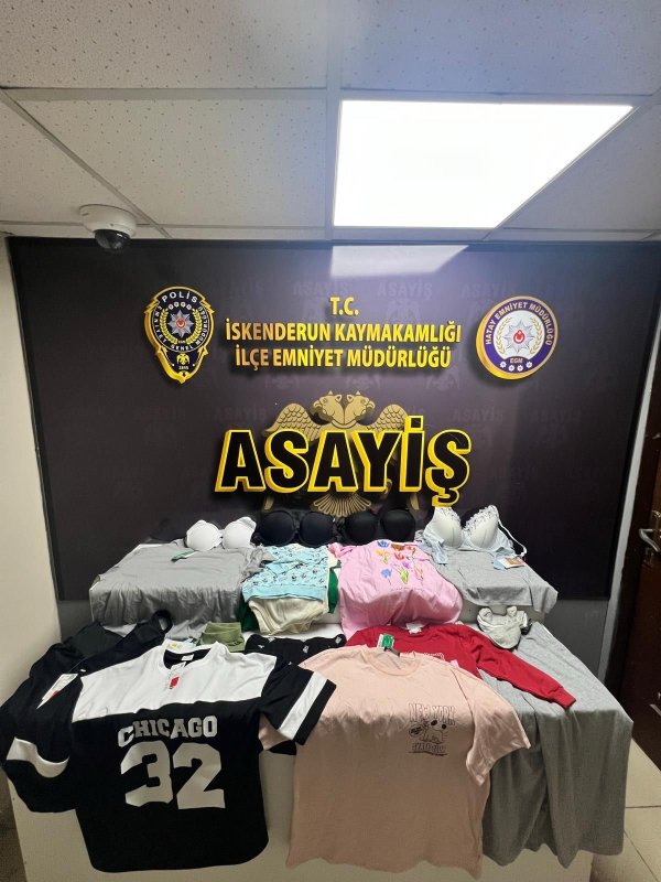 AVM’de 5 farklı mağazadan kıyafet ve ayakkabı çaldı