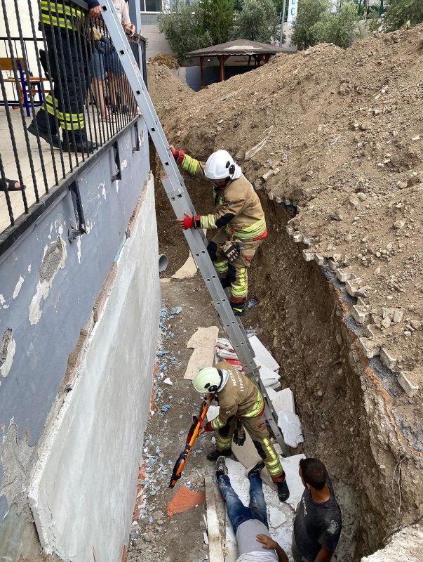İskenderun'da bina boşluğuna düşen şahıs yaralandı