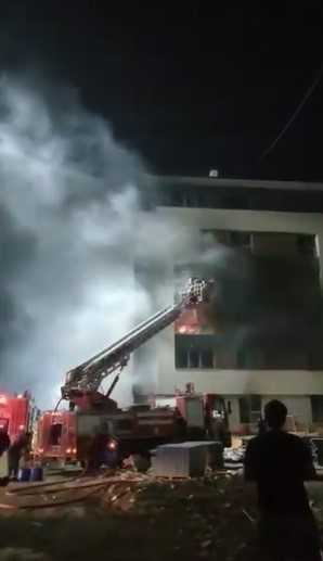 Şantiye alanında bulunan binada yangın çıktı