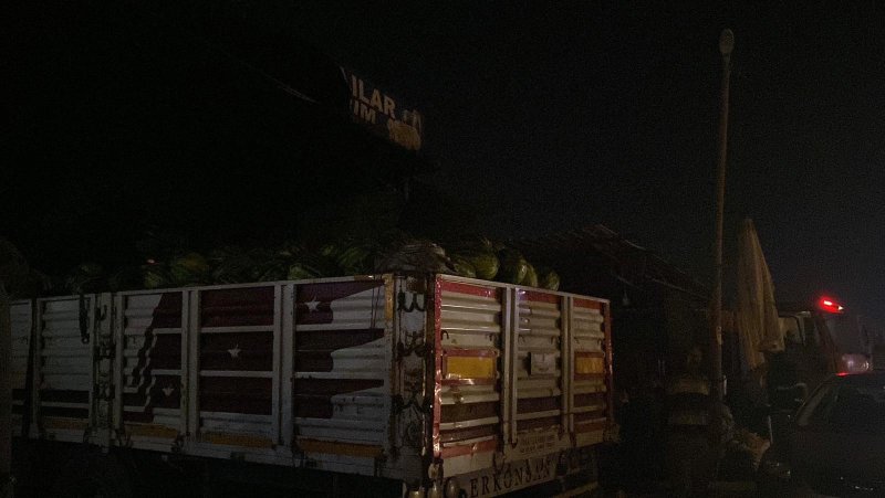 Şofbenden çıkan yangında alevler iş yerini sardı