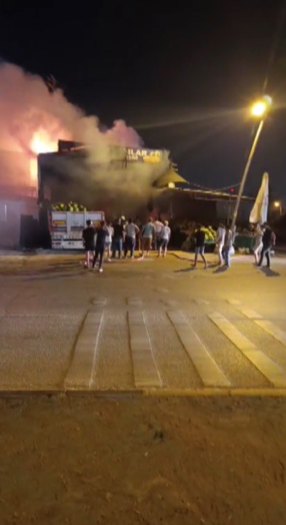 Şofbenden çıkan yangında alevler iş yerini sardı