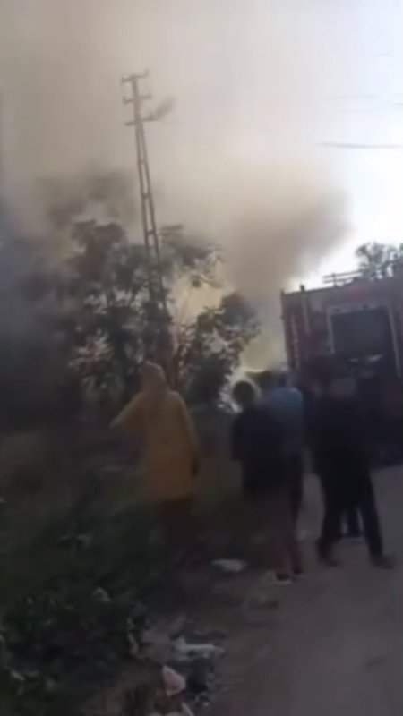 Samandağ'da çıkan yangında konteyner kullanılamaz hale geldi