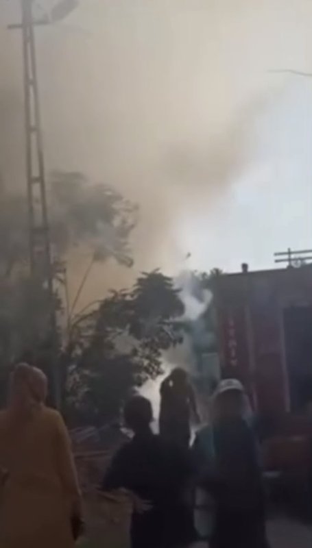 Samandağ'da çıkan yangında konteyner kullanılamaz hale geldi