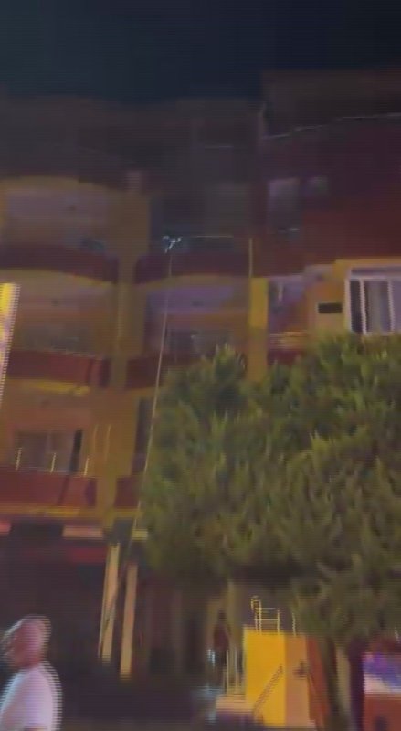 Otelde çıkan yangında dumandan etkilenen 11 kişi hastaneye kaldırıldı