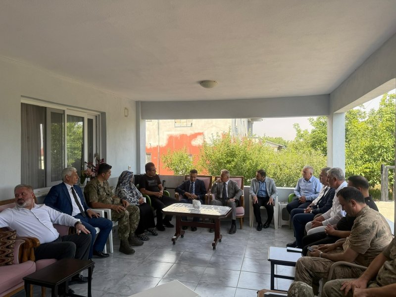 KIRIKHAN PROTOKOLÜNDEN ŞEHİT AİLESİNE ANLAMLI ZİYARET