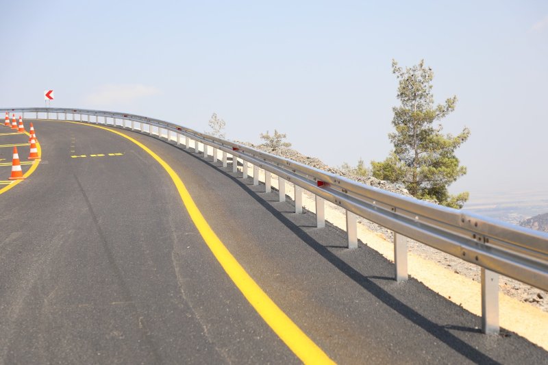 <iframe width="1236" height="695" src="https://www.youtube.com/embed/P1FalHUzcG0" title="SERİNYOL-MADENLİ HATTINDA PAROLA: GÜVENLİK Hatayinternettv.com" frameborder="0" allow="accelerometer; autoplay; clipboard-write; encrypted-media; gyroscope; picture-in-picture; web-share" referrerpolicy="strict-origin-when-cross-origin" allowfullscreen></iframe>